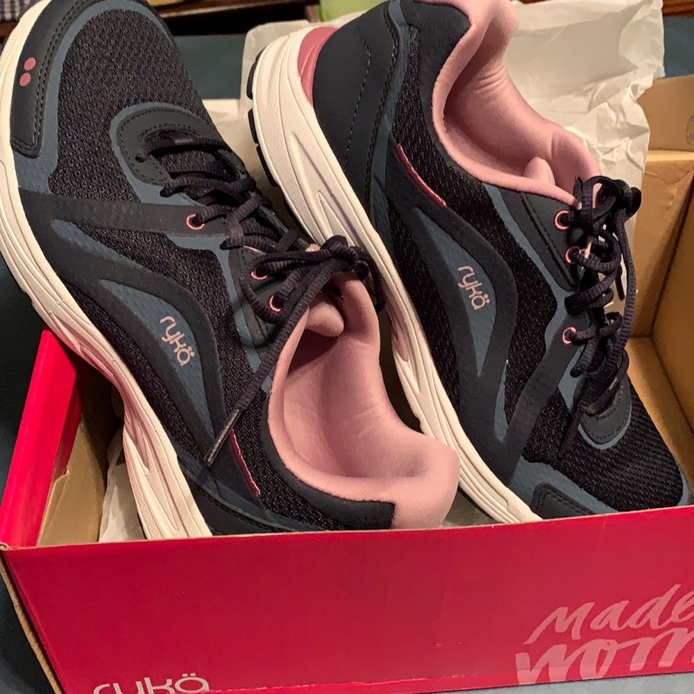 Ryka walking shoes- new in box